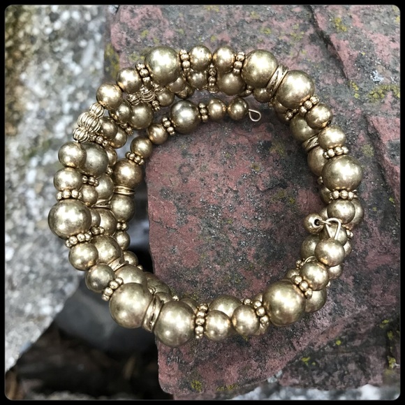 Gold coiled bracelet - Picture 4 of 5